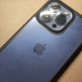 しっかり保護してくれる Spigenの米軍MIL規格取得の半透明 iPhone 13 Pro用ケース