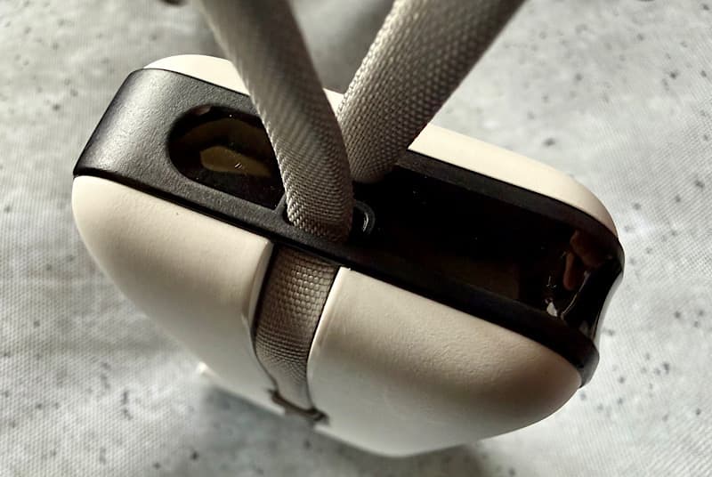 ストラップの根本