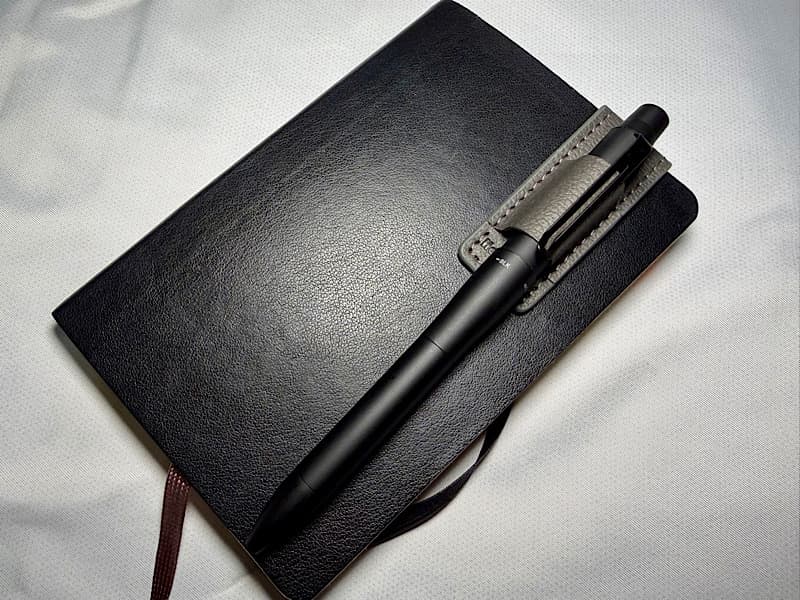 三菱鉛筆 多機能ペン ジェットストリームプライム 3&1 0.7 ブラック とペンホルダー